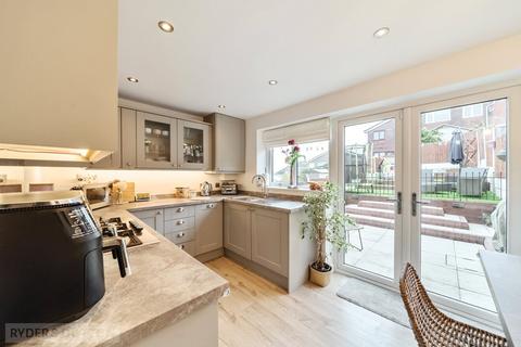 4 Arnside Close, Shaw, Oldham, OL2 8JR
