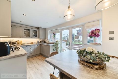4 Arnside Close, Shaw, Oldham, OL2 8JR