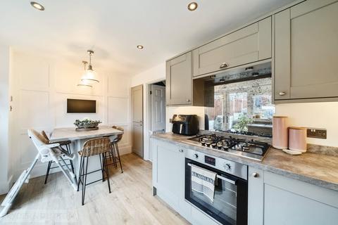 4 Arnside Close, Shaw, Oldham, OL2 8JR