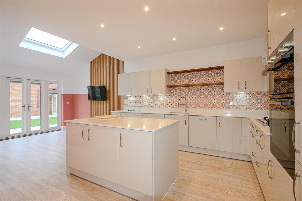 Kitchen / dining room