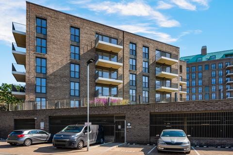2 bedroom flat to rent, Flat 1, Andrewes House, 17, Wolff House, Ridgeway Views, London, NW7 NW7
