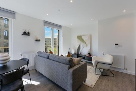 2 bedroom flat to rent, Flat 1, Andrewes House, 17, Wolff House, Ridgeway Views, London, NW7 NW7