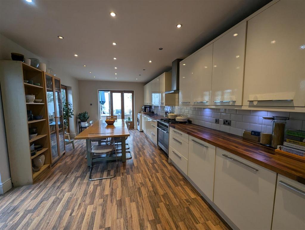 Kitchen/Dining Room