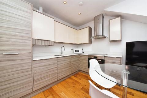 2 bedroom flat to rent, Vivian Avenue, Hendon