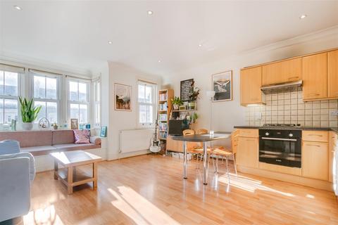 1 bedroom flat to rent, Replingham Road, London