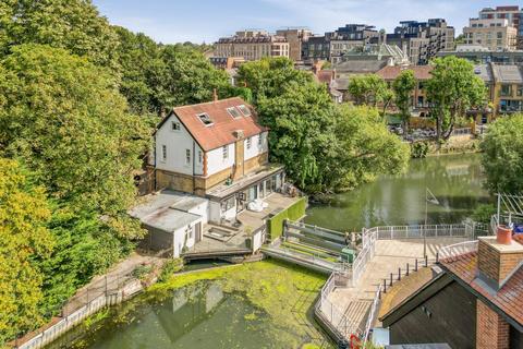 5 bedroom detached house for sale, Boatmens Institute, The Butts, Brentford, TW8