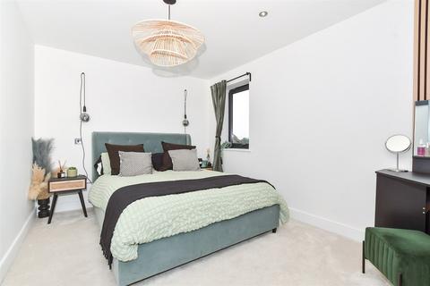 2 bedroom flat for sale, Bellegrove Road, Welling, Kent