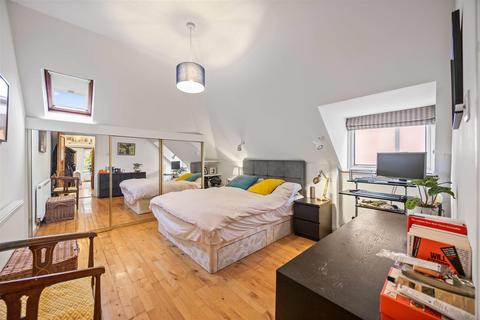 1 bedroom flat for sale, Woodchurch Road, South Hampstead NW6