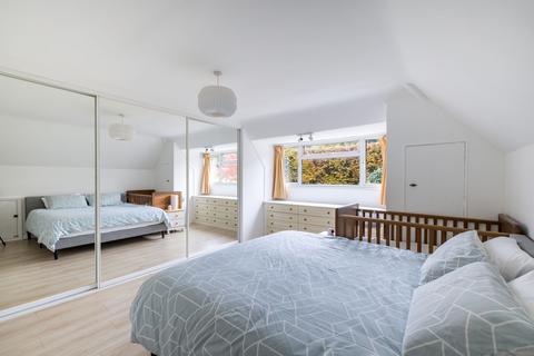 15 Hill Close, Purley, CR8 1JR