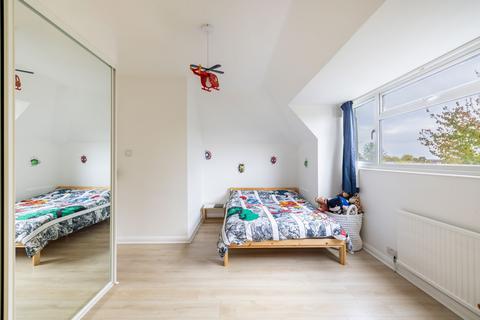 15 Hill Close, Purley, CR8 1JR