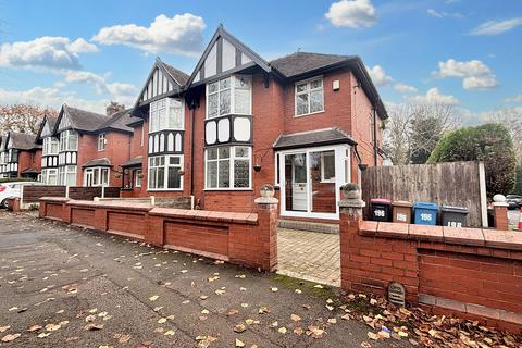 3 bedroom semi-detached house to rent, Walkden Road, Manchester M28