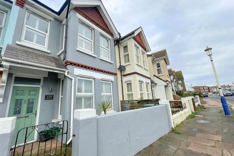 4 bedroom terraced house to rent, Royal Parade, Eastbourne BN22