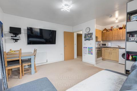 2 bedroom flat for sale, Commonwealth Drive, Crawley RH10