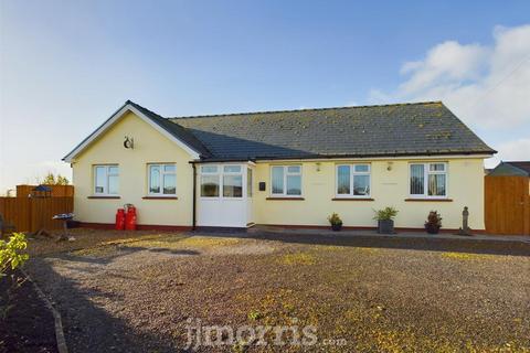 3 bedroom detached bungalow for sale, School Road, Templeton, Narberth