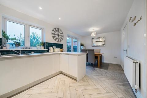 4 bedroom detached house for sale, Thatcham,  Berkshire,  RG19