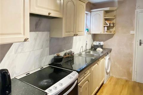 1 bedroom in a house share to rent, Worplesdon Road, Guildford, Surrey, GU2