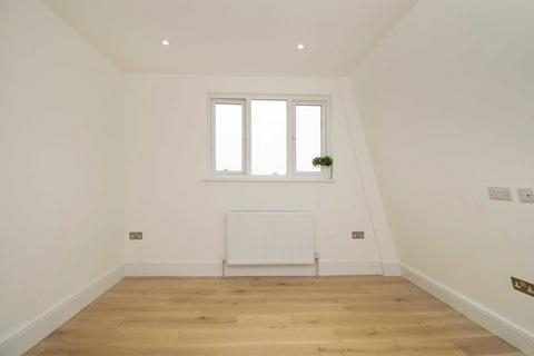 1 bedroom flat to rent, Garratt Lane, London SW18