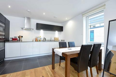 2 bedroom flat to rent, Eltringham Street, London SW18