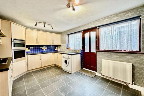 3 bedroom semi-detached house for sale, Hathersage Road, Hull HU8