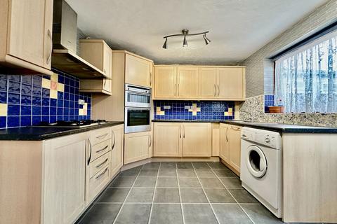 3 bedroom semi-detached house for sale, Hathersage Road, Hull HU8