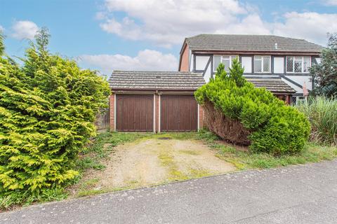 4 bedroom detached house for sale, Hazelwood Road, Melksham