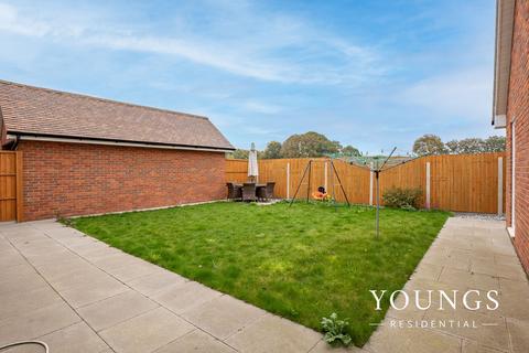 4 bedroom detached house for sale, The Chase, Benfleet, SS7