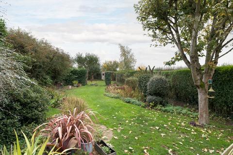 4 bedroom cottage for sale, East End, Pavenham, Bedfordshire, MK43