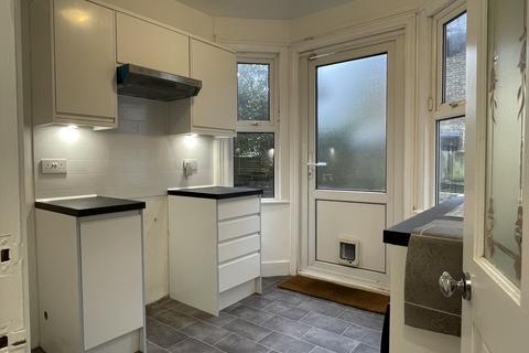 2 bedroom maisonette to rent, Myddleton Road, London, N22