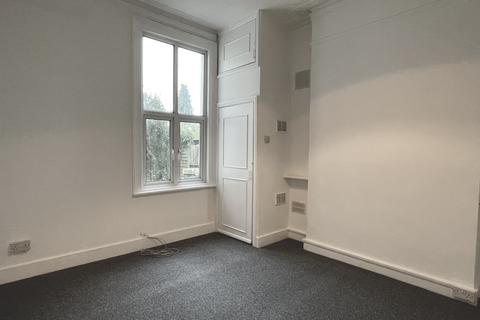 2 bedroom maisonette to rent, Myddleton Road, London, N22