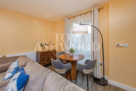 3 bedroom end of terrace house for sale, Rope Walk, Fresh Wharf, Barking, IG11