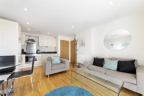 1 bedroom apartment to rent, Millharbour, London E14