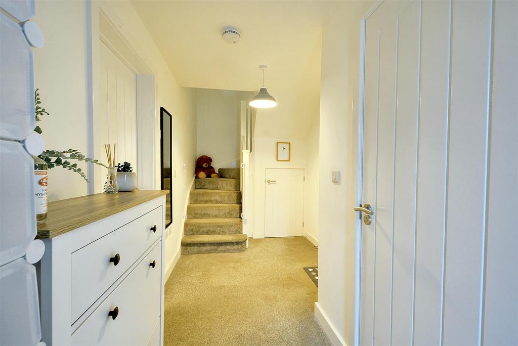 Hallway 1.jpeg