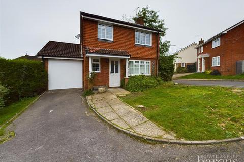 4 bedroom detached house for sale, Saffron Close, Basingstoke RG24