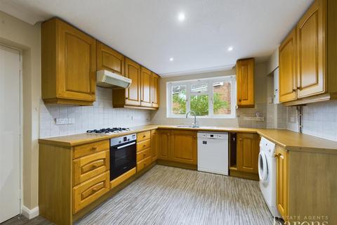 4 bedroom detached house for sale, Saffron Close, Basingstoke RG24