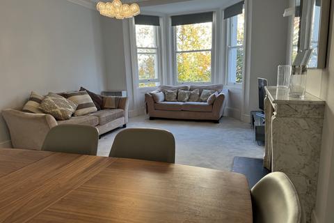 2 bedroom flat for sale, Strathmore Gardens, London, W8