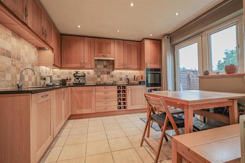 18 Claverton Close, Bovingdon, Hemel Hempstead, HP3 0QP