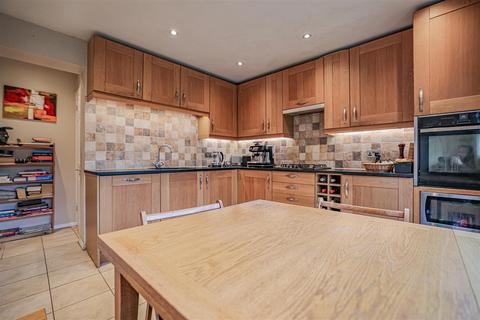 18 Claverton Close, Bovingdon, Hemel Hempstead, HP3 0QP