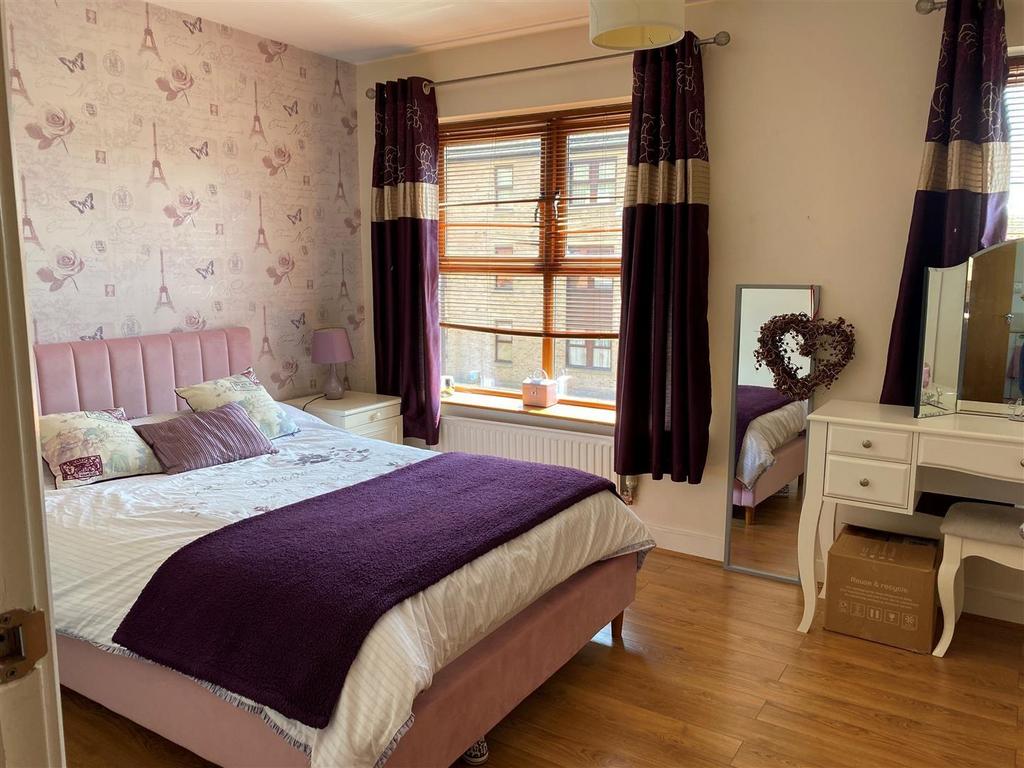 Bedroom 1.jpg