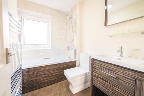 2 bedroom flat for sale, Devon Close, Salford M6