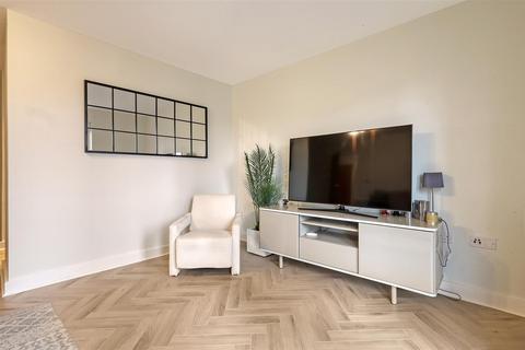 29 Shingly Place, London, E4 6AE