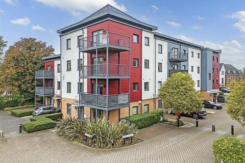 2 bedroom flat for sale, Shingly Place, North Chingford