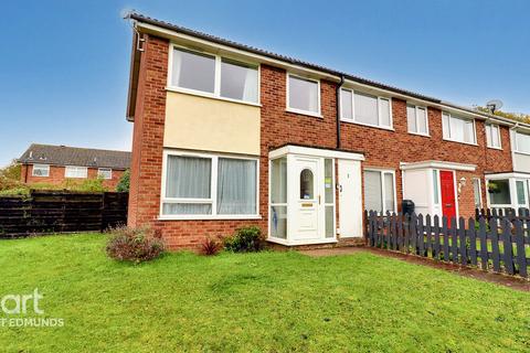 3 bedroom end of terrace house for sale, Fallowfield Walk, Bury St Edmunds