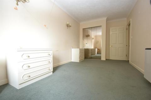 1 bedroom retirement property to rent, Rosemary Lane, Horley