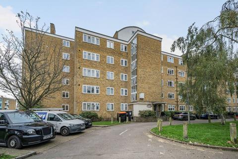 3 bedroom flat for sale, Hayward Gardens, Putney, London, SW15