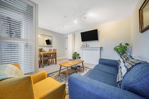 3 bedroom flat for sale, Hayward Gardens, Putney, London, SW15