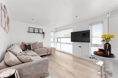 2 bedroom flat for sale, Eltham Road, London SE9