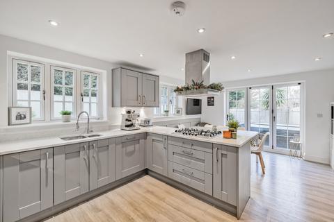 14 Falcon Close, Seavington, Ilminster, TA19 0FE
