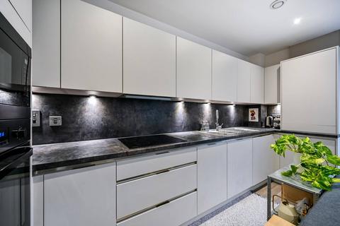 2 bedroom flat for sale, Pears Road, Hounslow, HOUNSLOW, TW3