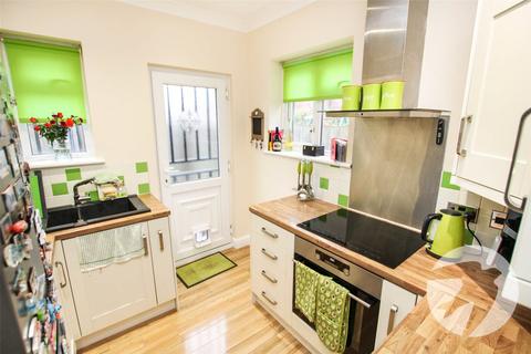 2 bedroom maisonette for sale, Kingsground, London, SE9