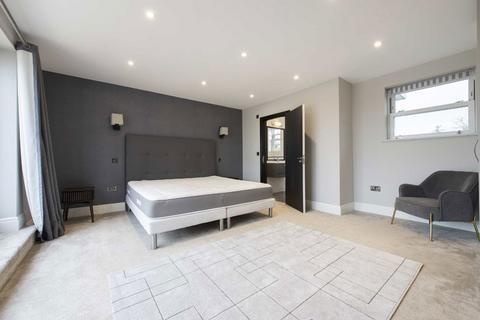 3 bedroom flat to rent, Rowantree Road, Enfield EN2